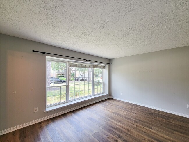 Building Photo - 8123 Sunny Ridge Dr