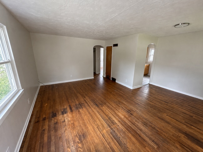 Building Photo - 2573 Azelda St