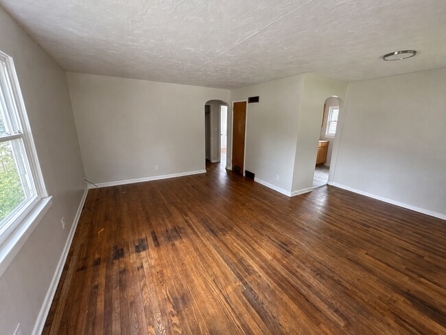 Foto del edificio - Charming & Affordable 2-Bedroom Home Near Linden – Move-In Ready!