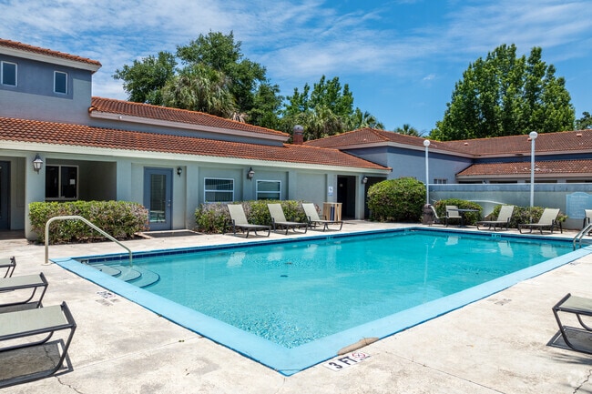 Piscina - Oak Chase Apartments