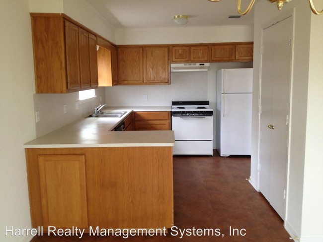 Building Photo - 3 br, 2 bath Apartment - 638 Park Place Dr.