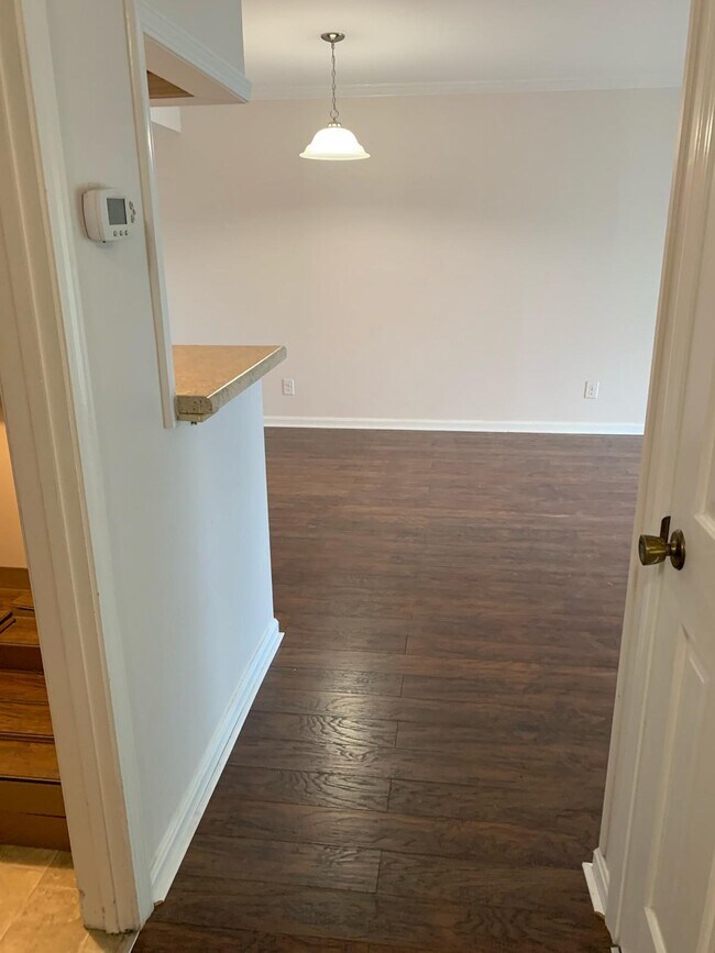 2845 Hikes Ln Unit 206, Louisville, KY 40218 Condo for Rent in