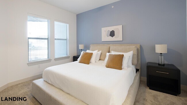 Foto del edificio - 13701 Montfort Dr