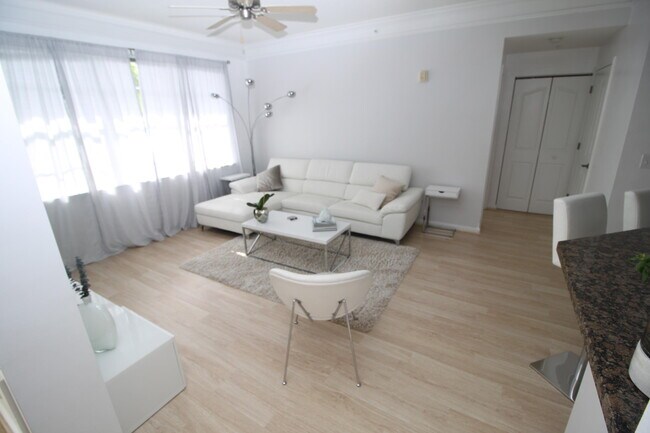 Building Photo - 275 Murcia Dr