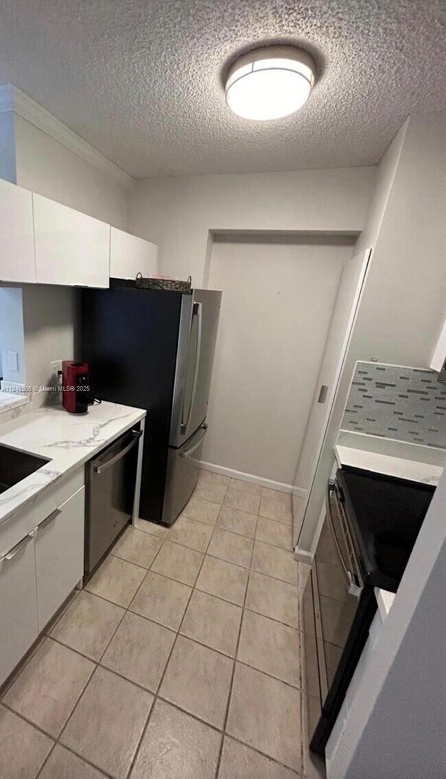 Foto del edificio - 17150 N Bay Rd
