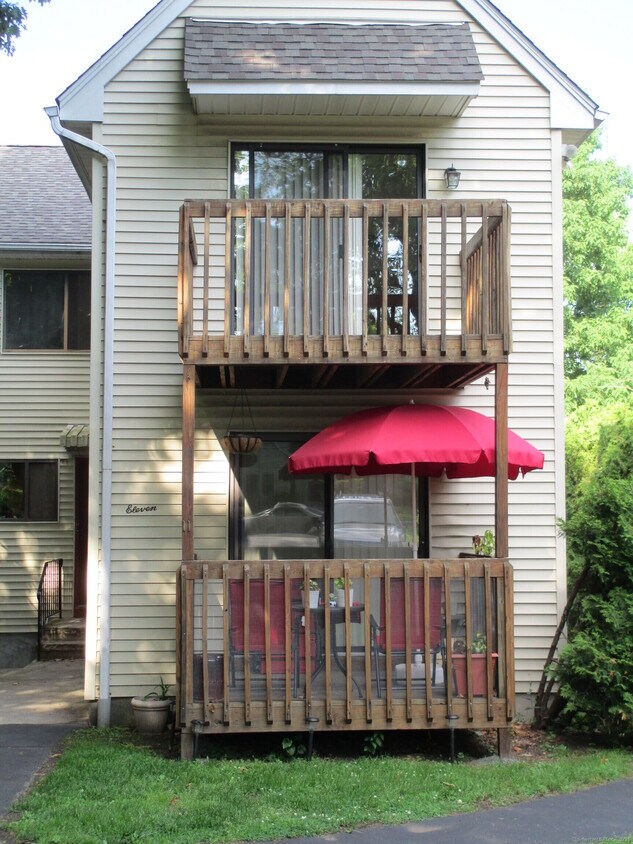 Primary Photo - 11 Cove View Dr