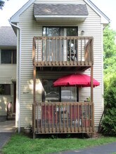 Building Photo - 11 Cove View Dr