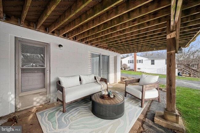 Building Photo - 1639 The Strand