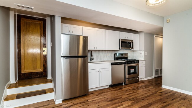 Building Photo - 3 br, 1 bath  - 2625 N Ridgeway Ave Garden