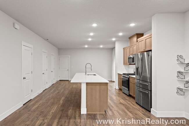 Building Photo - Exceptional 3BD* 2.5 BA* home in the North...