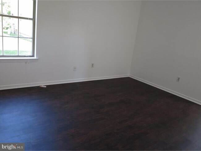 Building Photo - 332 Tavistock Rd