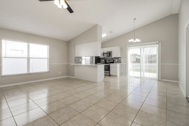 Building Photo - 13710 Glasser Ave