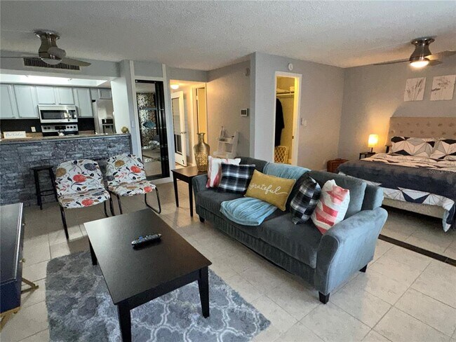 Building Photo - 2618 Cove Cay Dr