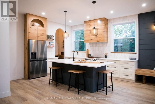 Building Photo - 206135 Sykes St N