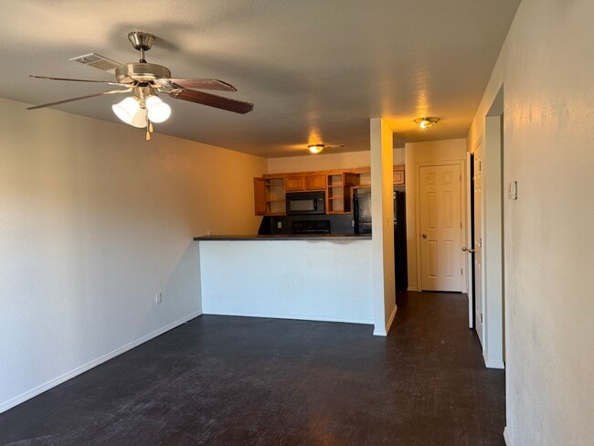 Building Photo - 300 Russell St