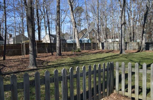 Building Photo - 600 Glenmeadow Rd