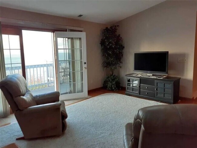 Foto del edificio - 3304 Baer Beach Rd