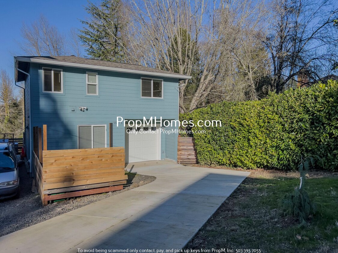 Foto principal - Brand New Two Bedroom Charmer in Lents!