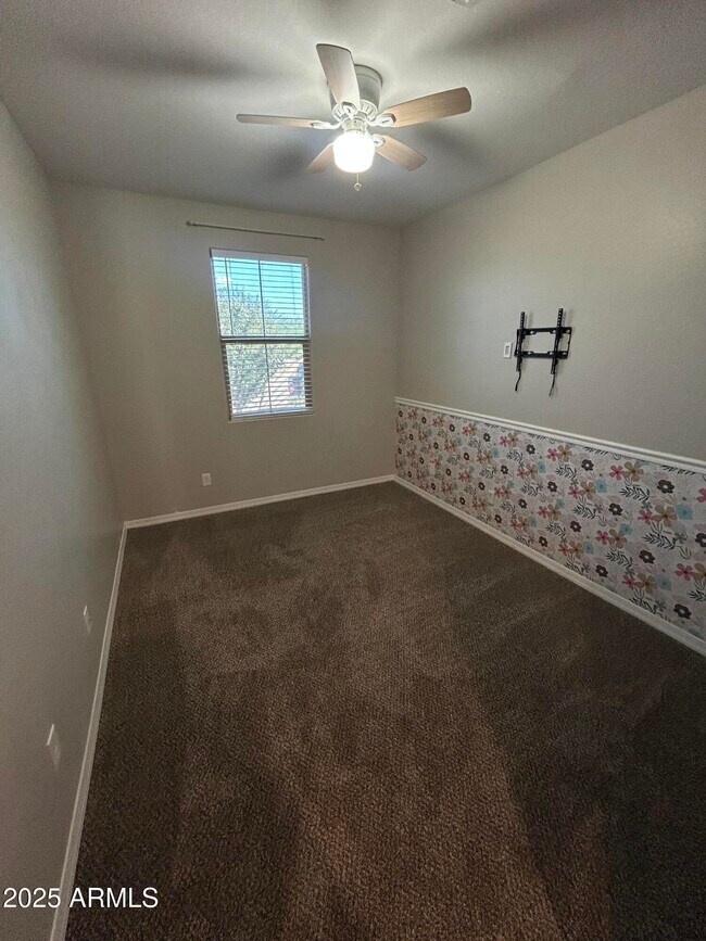 Building Photo - 25930 N Thornhill Dr