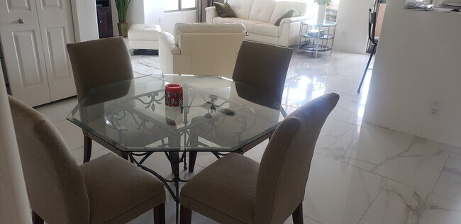 Foto del edificio - 8880 E Paraiso Dr