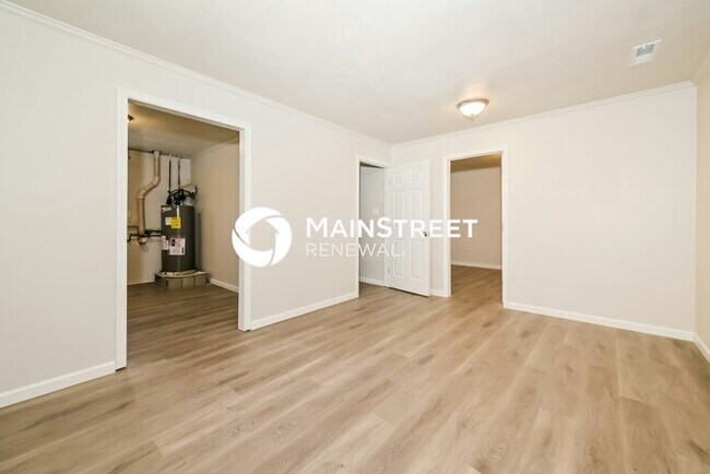 Foto del edificio - 4 Bedroom Pet-Friendly Home in Knoxville, TN with Main Street Renewal