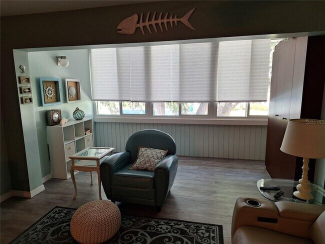 Foto del edificio - 2437 Harbor Blvd