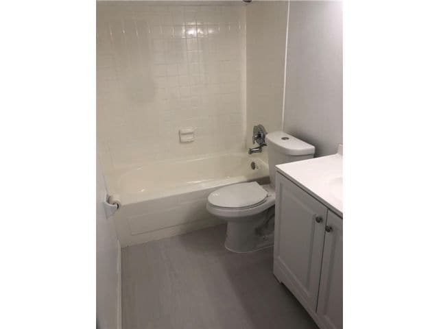 Building Photo - 4140 Woodside Dr
