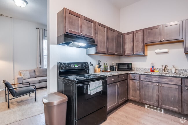 2BR, 1BA - 1,068SF - Kitchen - Cedar Row I