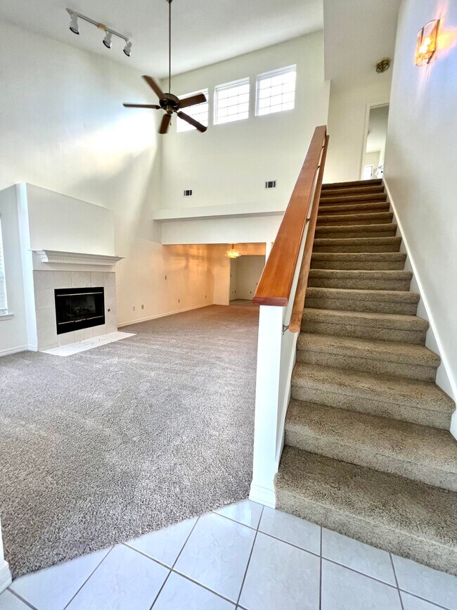 Building Photo - 230 Parkwood Cir