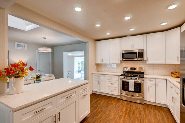 Building Photo - FANTASTIC Bungalow Style Ranch Home