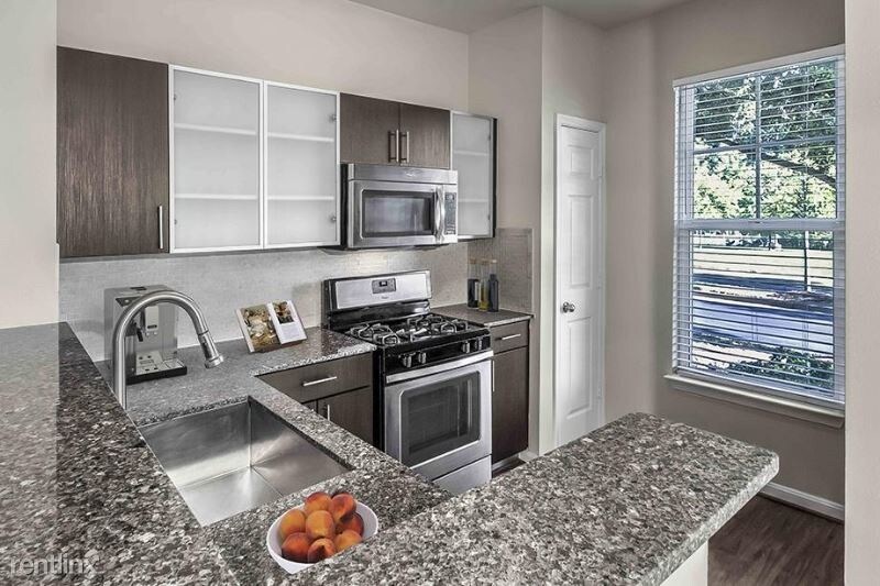 Foto principal - 733 Fallsgrove Dr