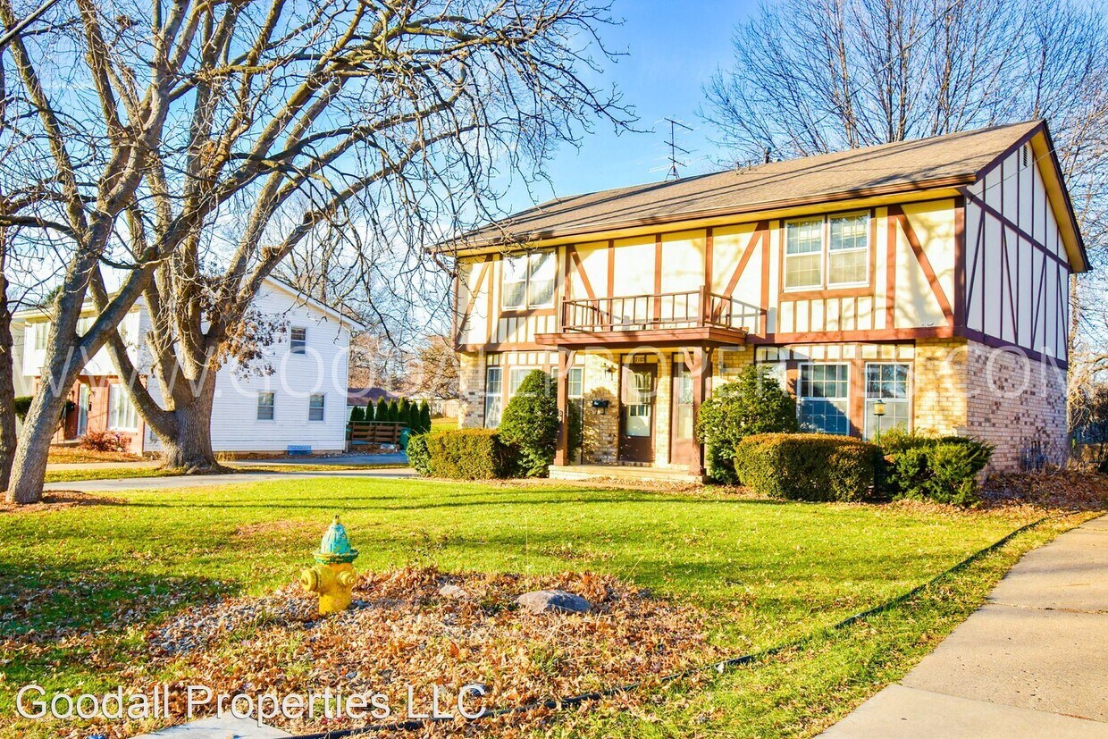 2 br, 1.5 bath House 7105 Forest Ct House Rental in Windsor Heights