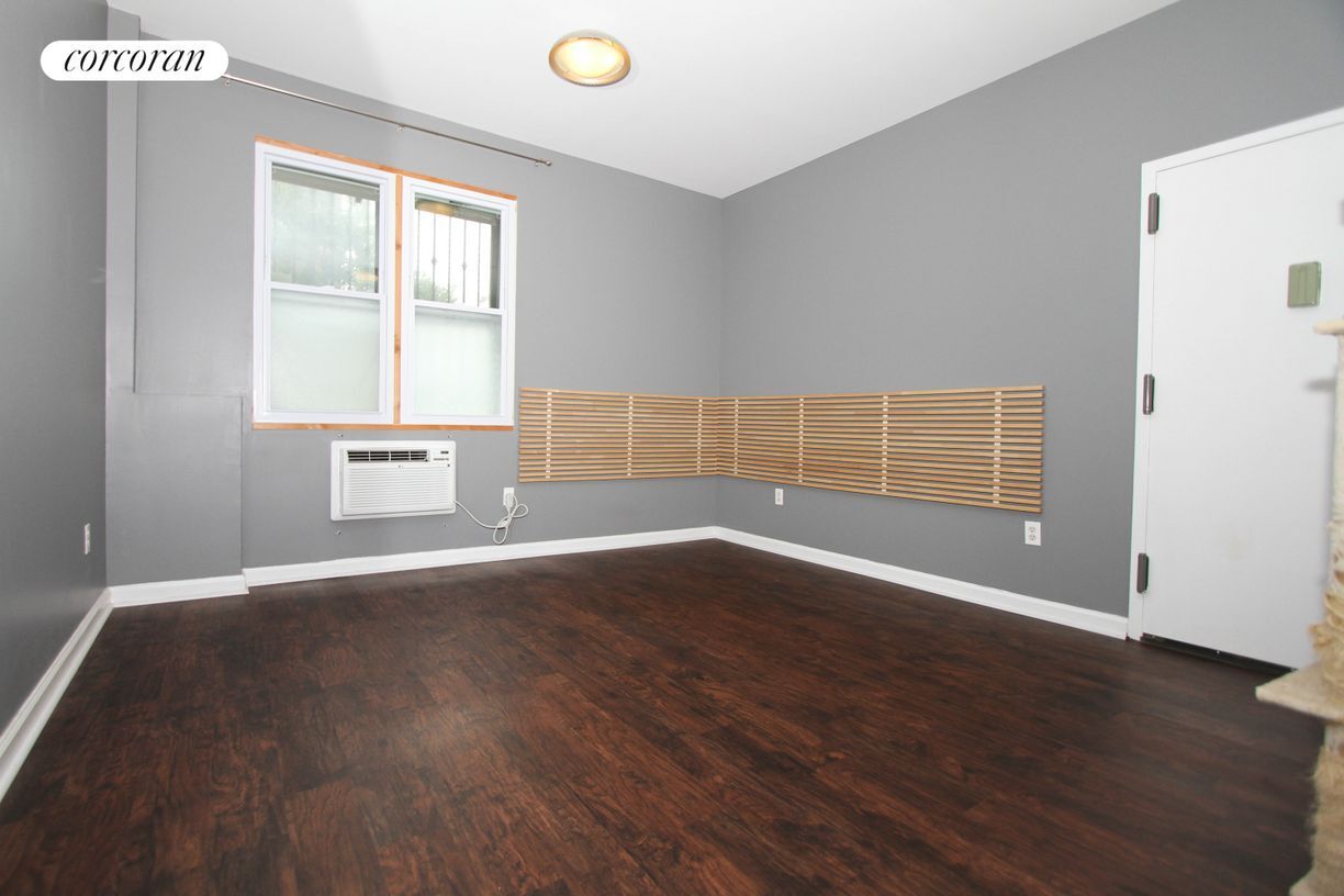Foto principal - 895 Myrtle Ave