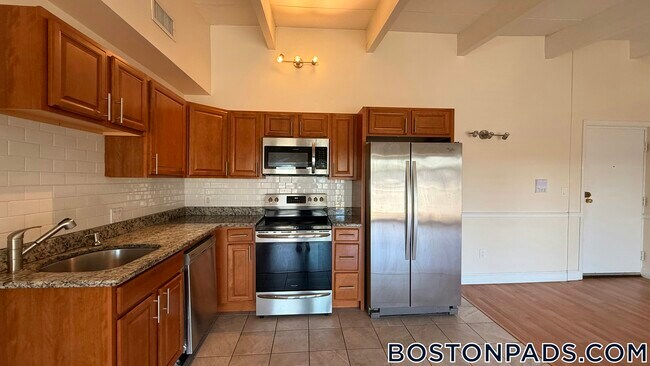 Building Photo - 12 Westgate Dr