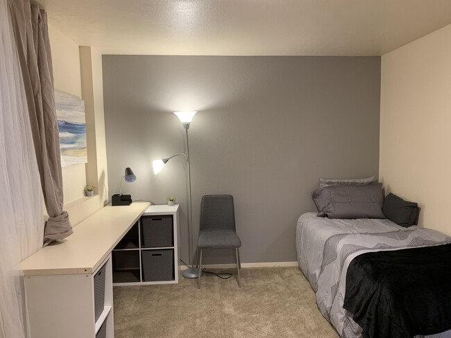 Building Photo - 2536 Forest Park Dr