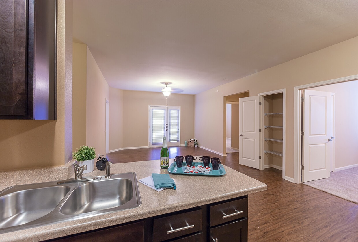 SANSOM BLUFF APARTMENTS 2900 La Junta Fort Worth, TX Apartments for Rent in Fort Worth
