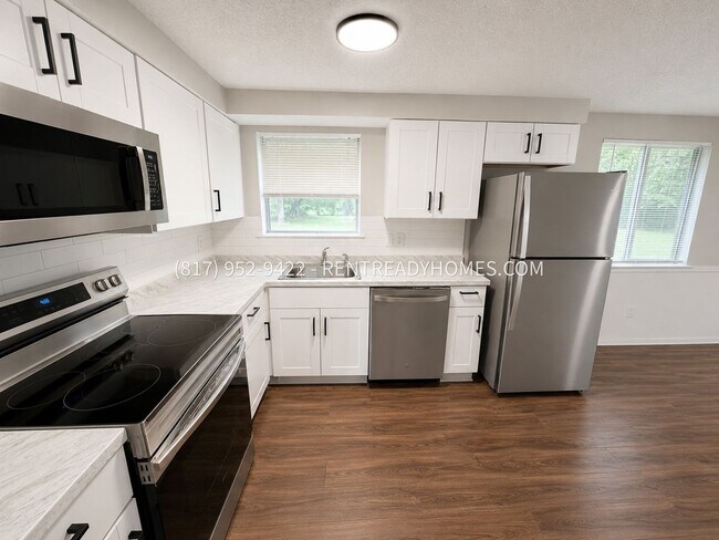 Foto del edificio - 6052 Holiday Ln