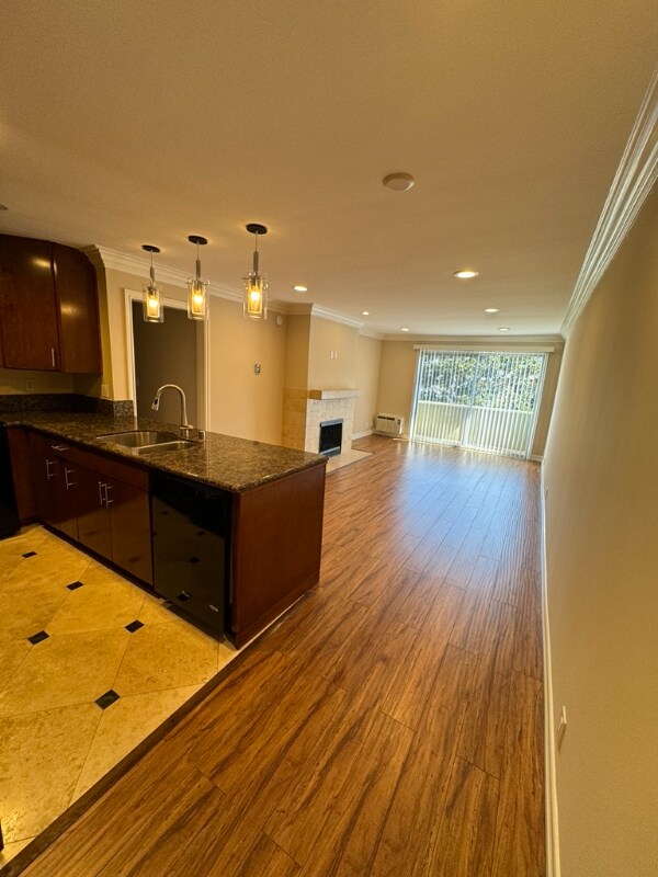 Foto del edificio - 2414 S Barrington Ave