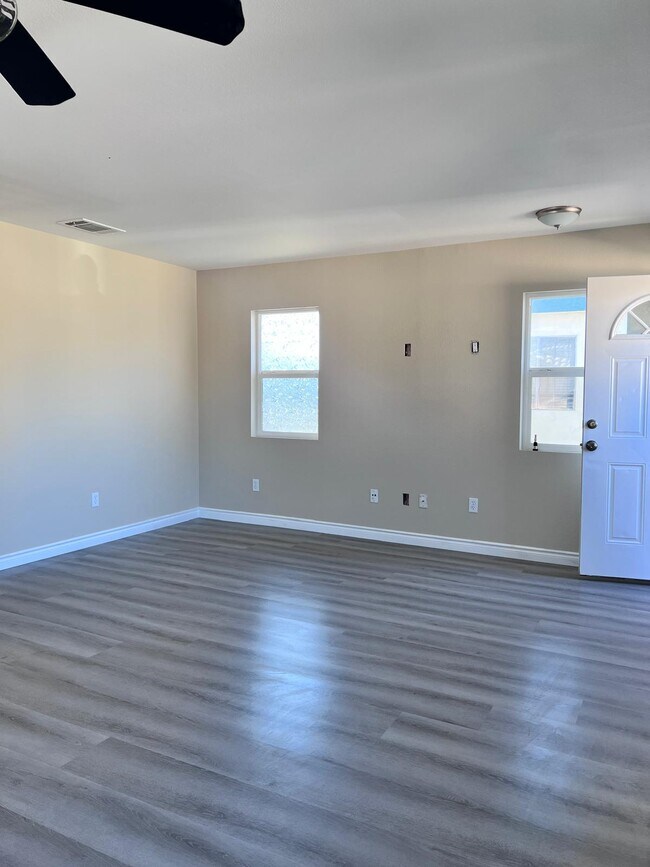 Foto del edificio - 220 N Spruce Ave