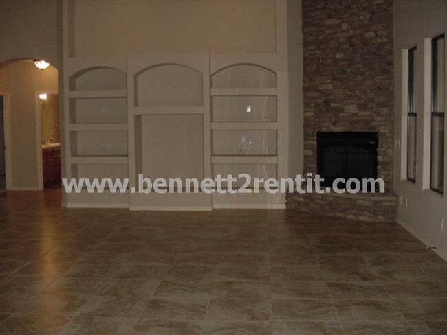 Building Photo - 1174 N Acacia Rd