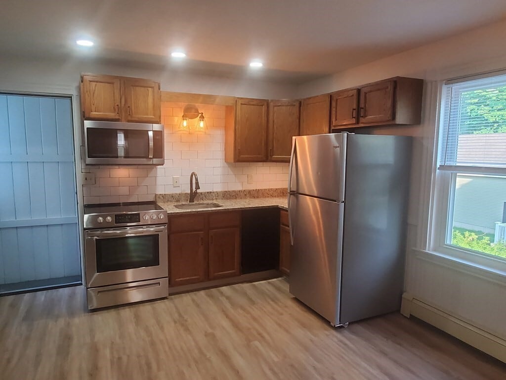 40 Pine St Unit 2, Easton, MA 02375 Room for Rent in Easton, MA