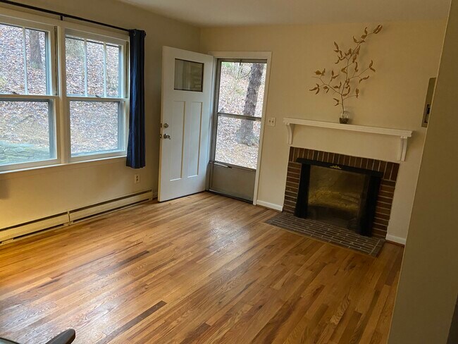 Building Photo - 11 Boden Ln