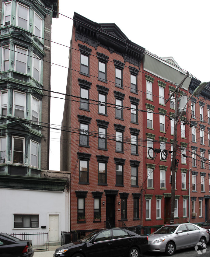 Primary - 935 Park Ave