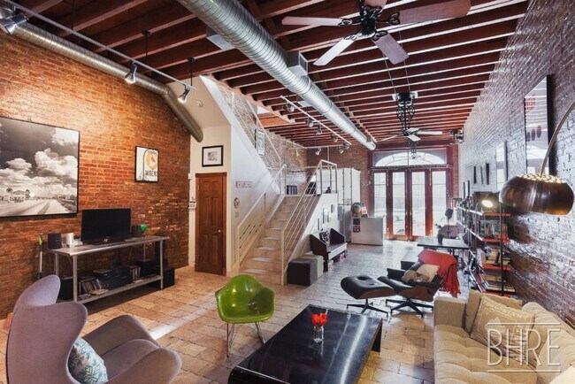 Foto del edificio - LOVELY CARRIAGE HOUSE IN PRIME CARROLL GAR...