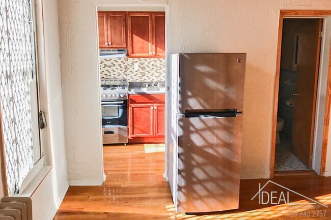 Building Photo - Studio Apartment for Rent  in Crown Heights!