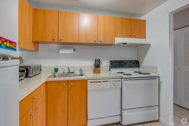 1HAB, 1BA - 713SF - Cocina - Clear Lake Palms