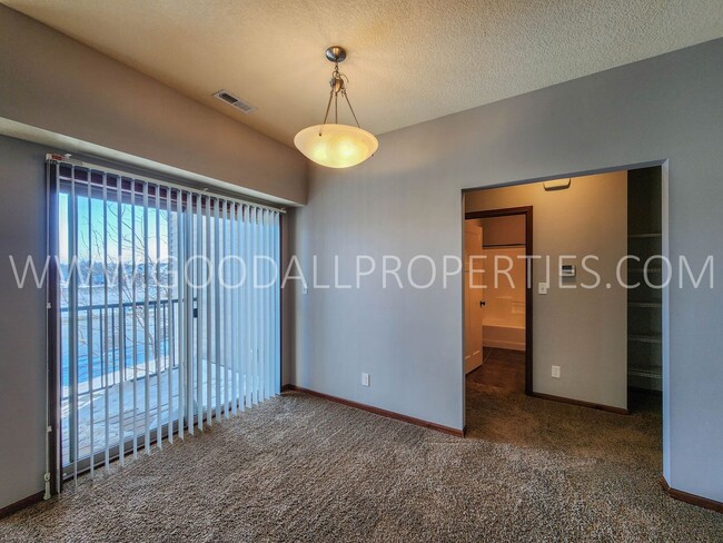 Foto del edificio - 2 bed 2 bath Condo in Ankeny!