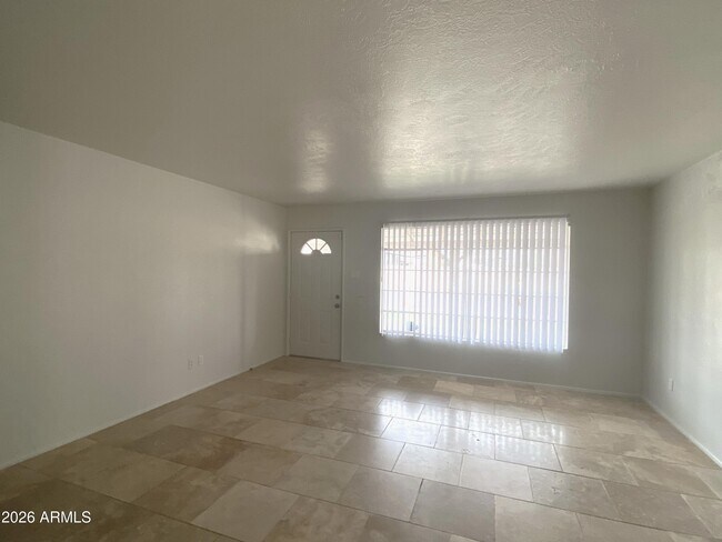 Foto del edificio - 7307 E Palm Ln