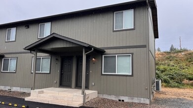 Building Photo - 610 N Main St