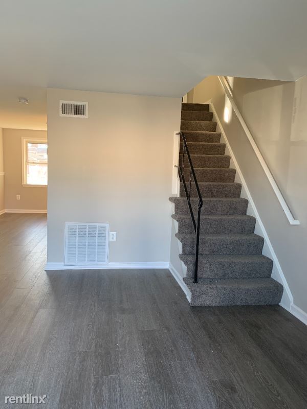 Building Photo - 2062 Larkhall Rd